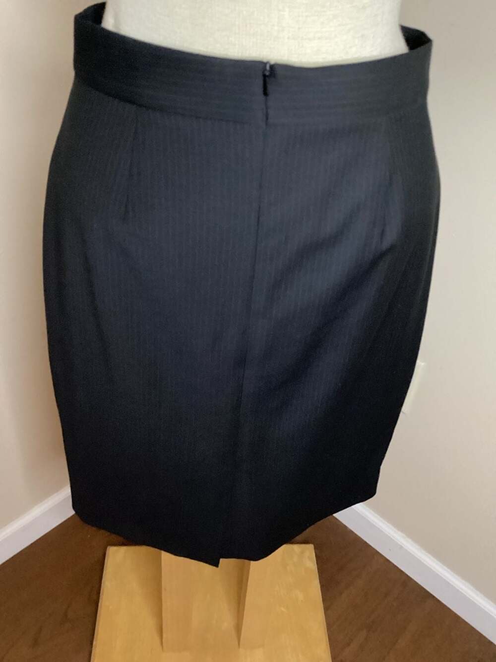 Brooks Brothers Explorer Black Pinstripe Pencil Skirt Size 2 - Picture 3 of 3